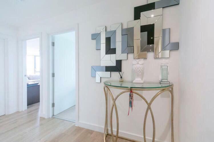 Room With Private Bathroom In A Modern Two Bedroom Two Bathroom Flat Лондон Экстерьер фото